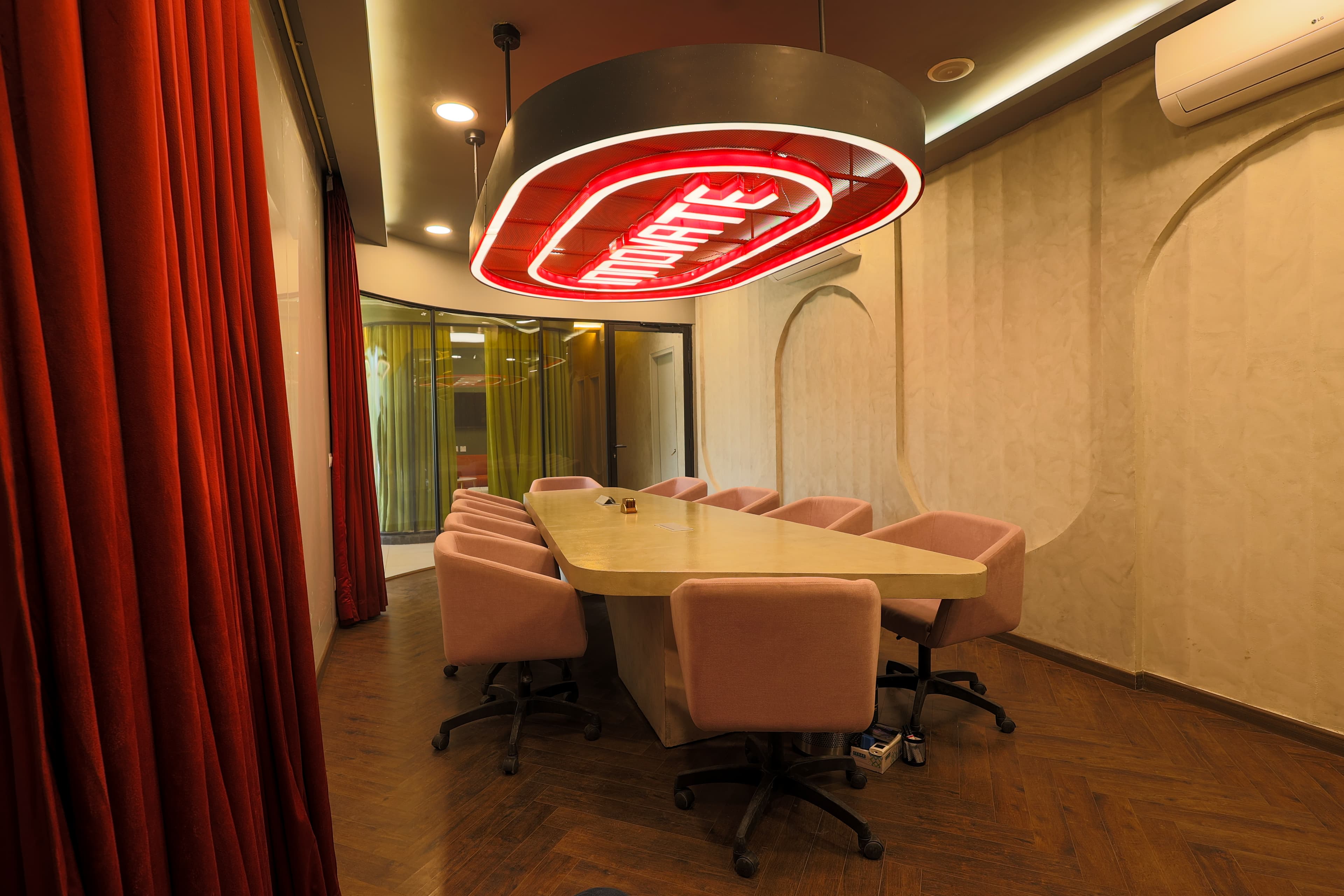 From Empty Floor to Working Workplace: What Happens Behind the Scenes?